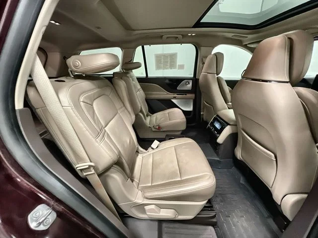 Used 2020 Red Lincoln Reserve image 27