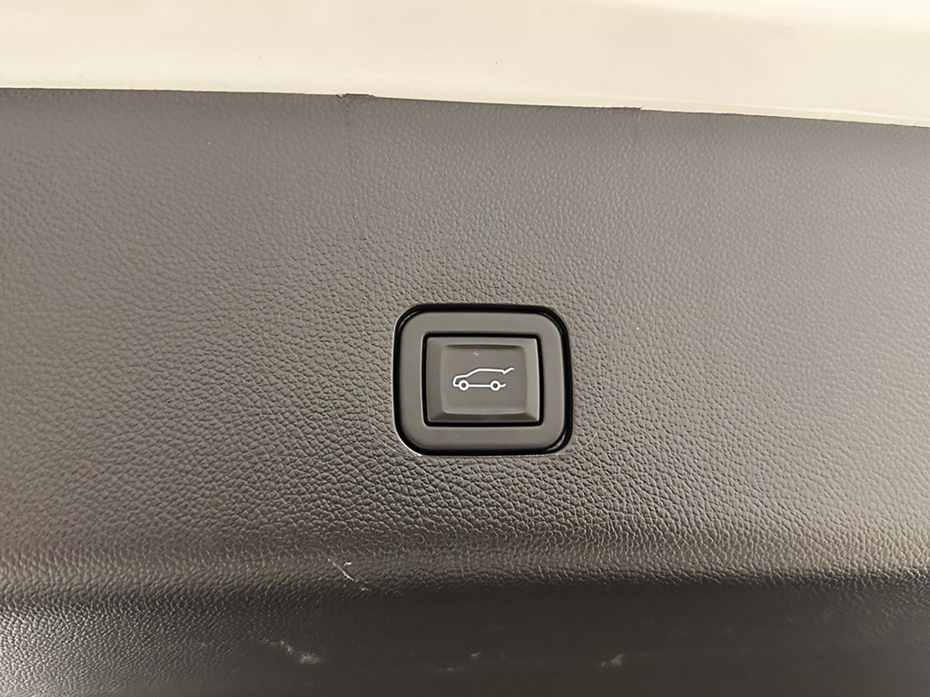 Used 2023 White Chevrolet LT image 13