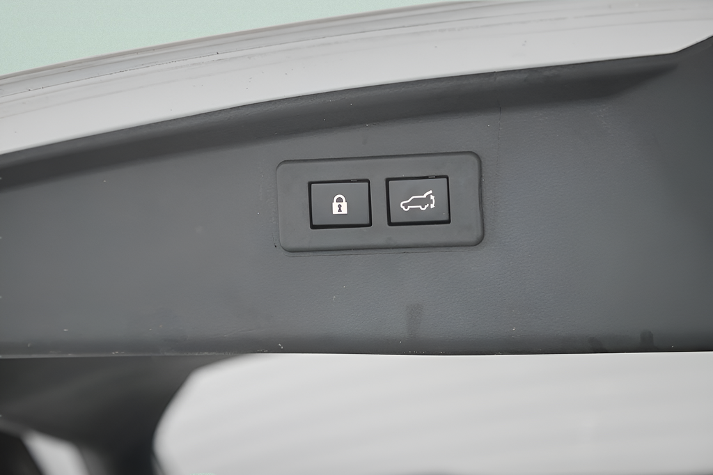 Used 2023 Crystal White Pearl Subaru Onyx Edition image 16