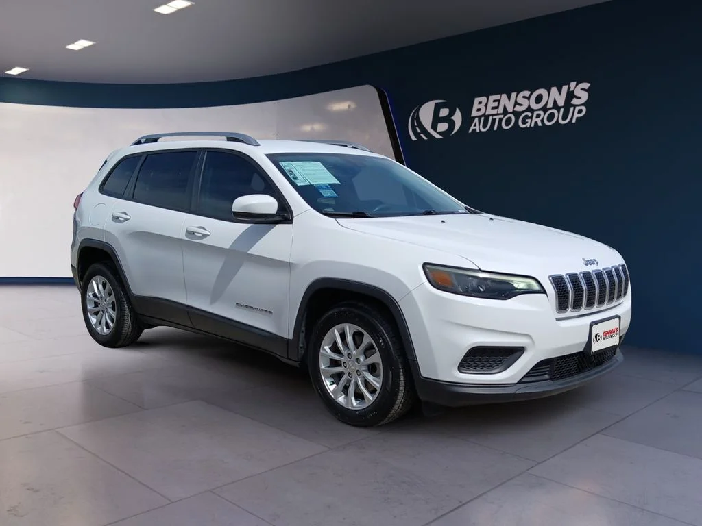 Used 2021 White Jeep Latitude image 7