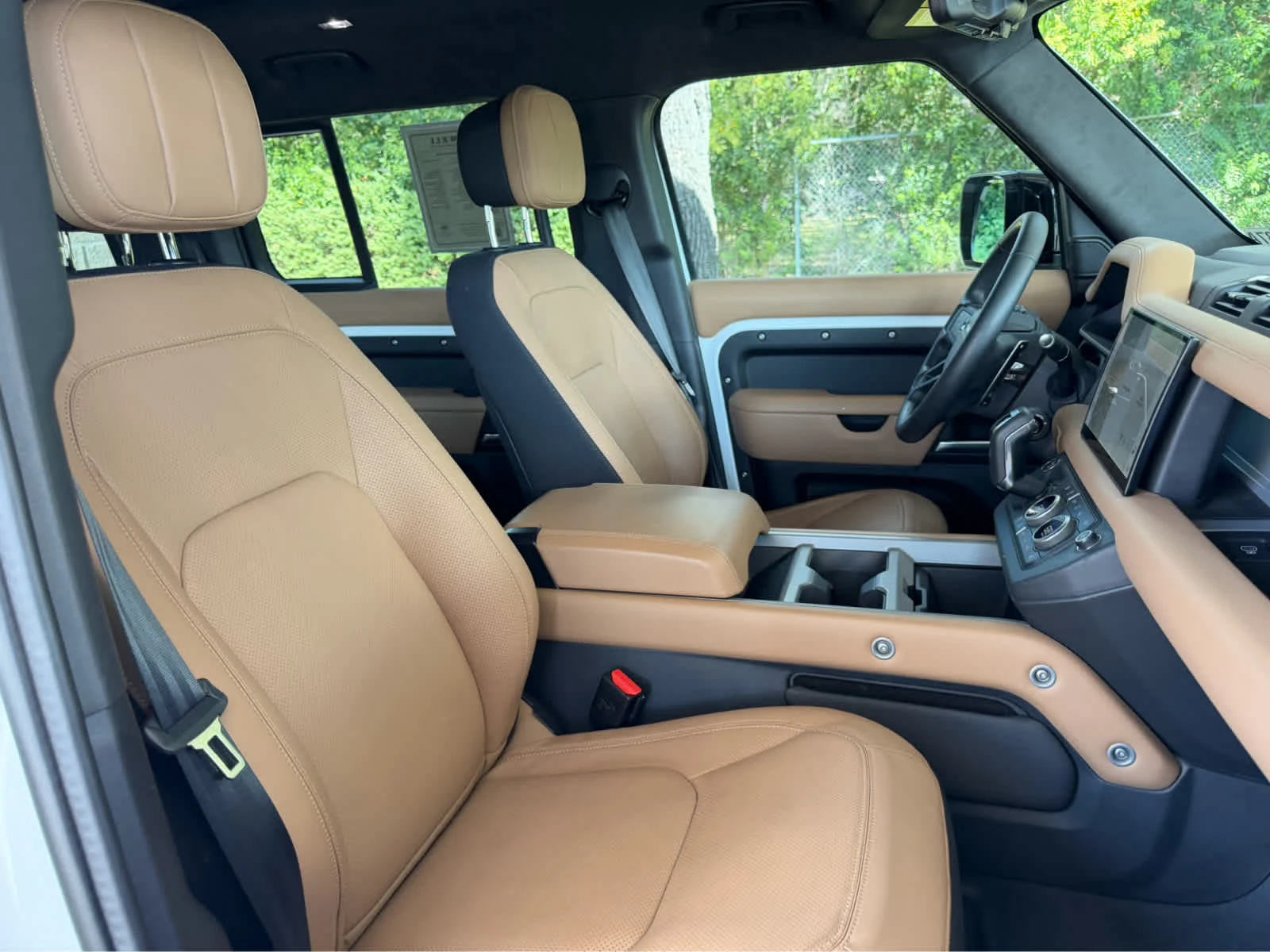 Certified Used 2025 Fuji White Land Rover V8 image 15