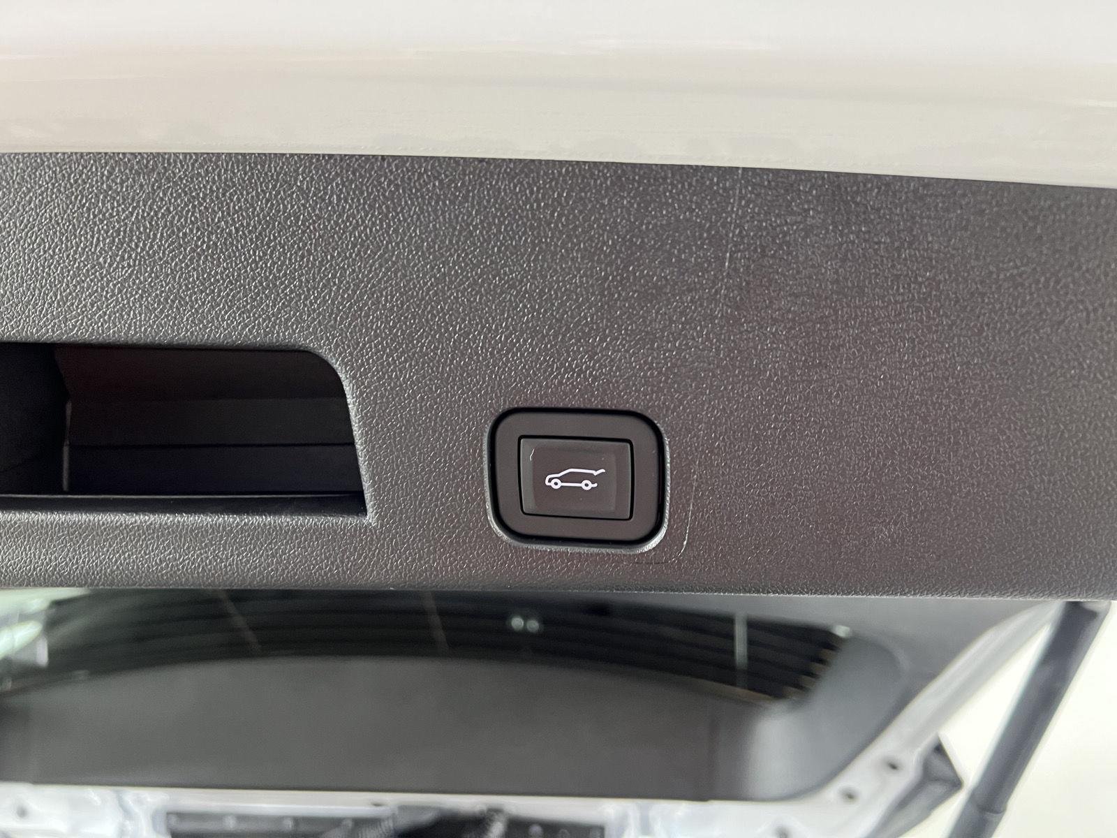 Used 2025 Summit White GMC AWD AT4 image 9