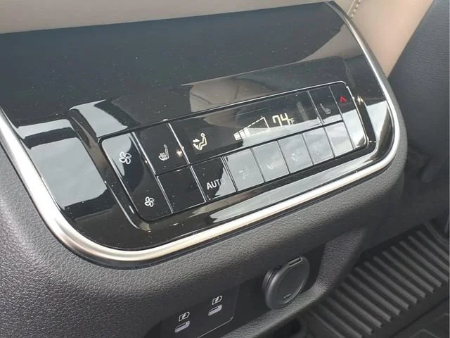 Used 2026  Nissan Platinum Reserve image 23