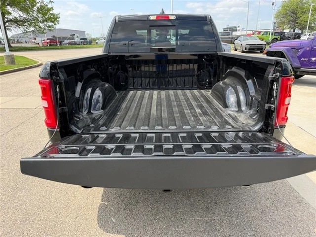 New 2026 Diamond Black Crystal Pearl-Coat Exterior Paint RAM Laramie image 6