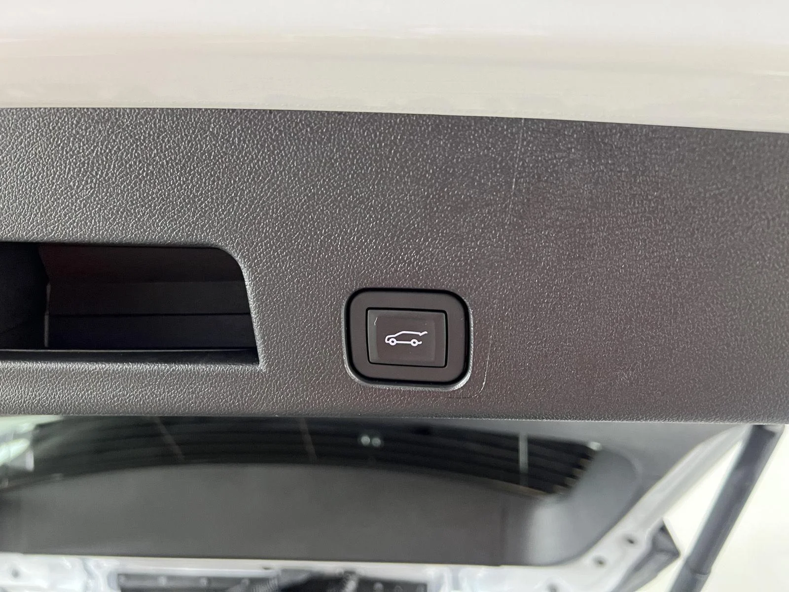 Used 2025 Summit White GMC AWD AT4 image 9