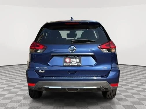 Used 2019 Blue Nissan S image 4