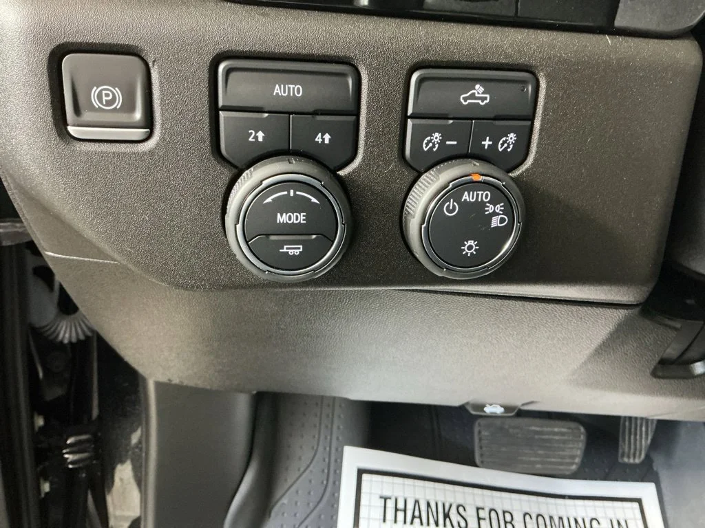 Used 2022 BLACK Chevrolet LT image 18