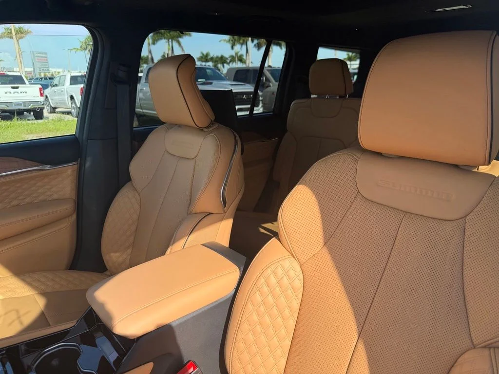 New 2027 Bright White Clear-Coat Paint Jeep Summit image 26