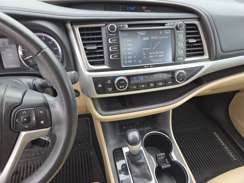 Used 2015 Ooh La La Rouge Mica Toyota XLE V6 image 33