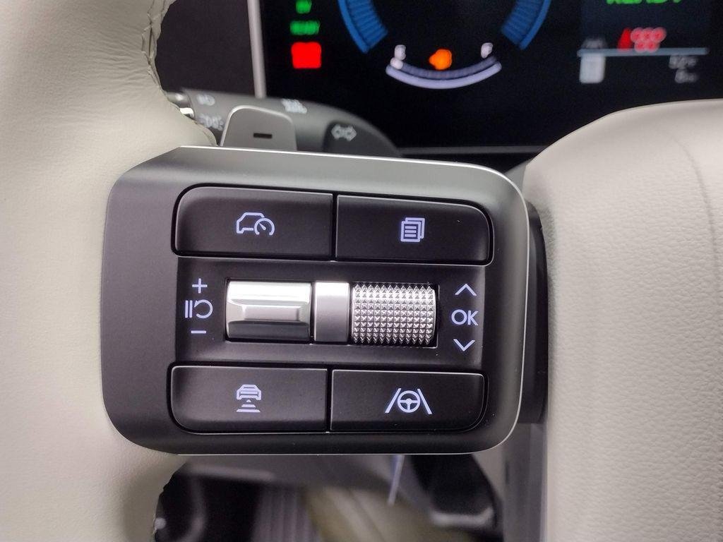 New 2026 White Hyundai SE image 25