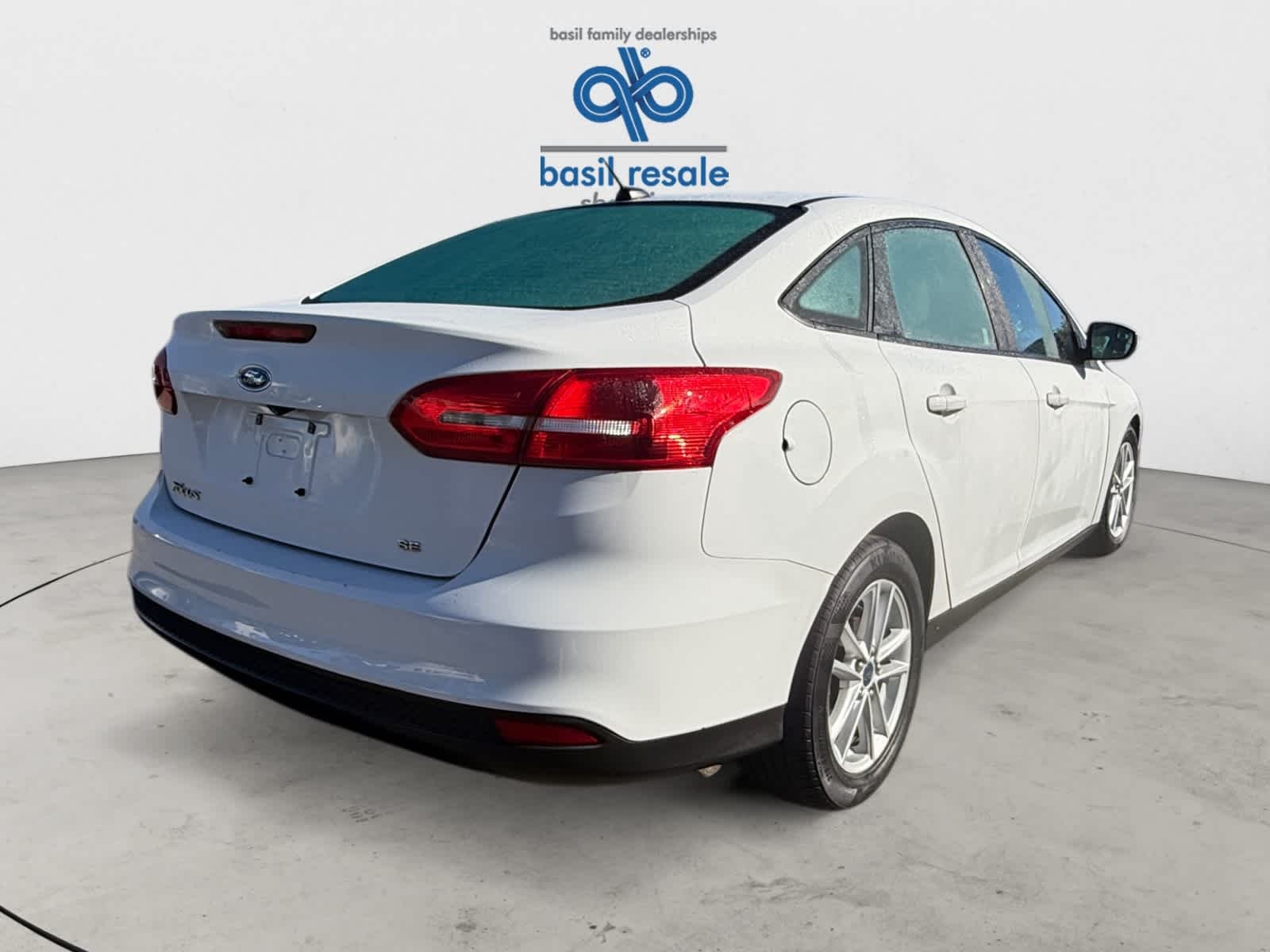 Used 2015 Oxford White Ford SE image 6