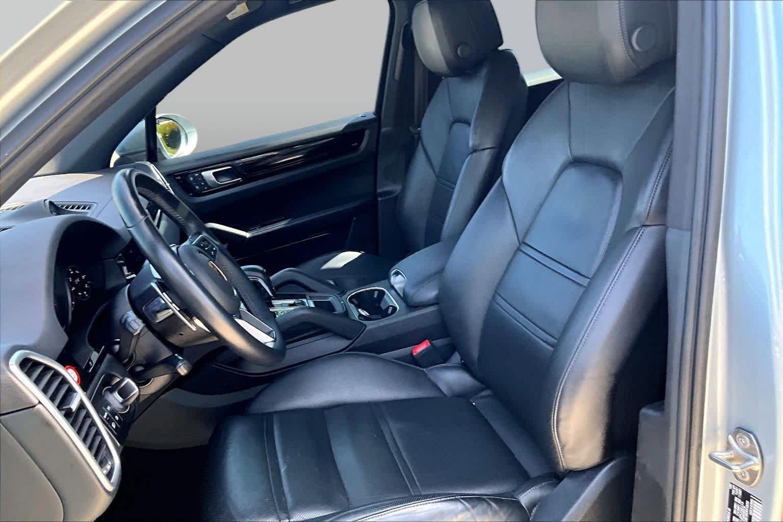 Used 2023  Porsche  image 8