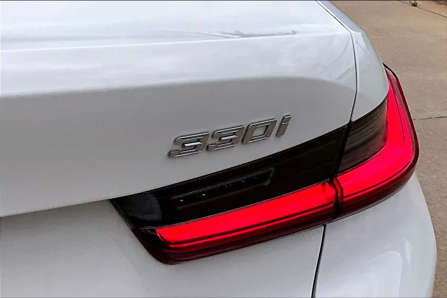Used 2020 Alpine White BMW 330i image 30