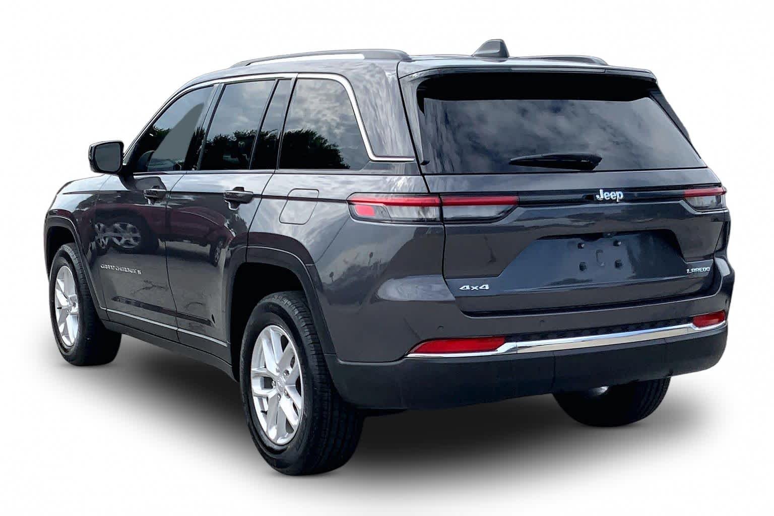 Used 2024 Baltic Gray Metallic Clearcoat Jeep Laredo X image 11