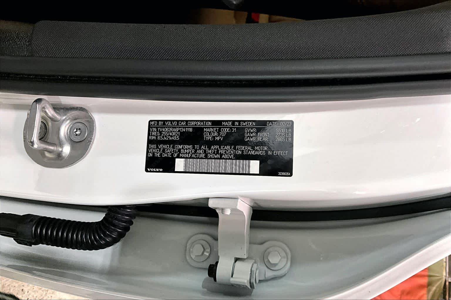 Used 2023 Crystal White Metallic Volvo Ultimate Bright Theme image 32