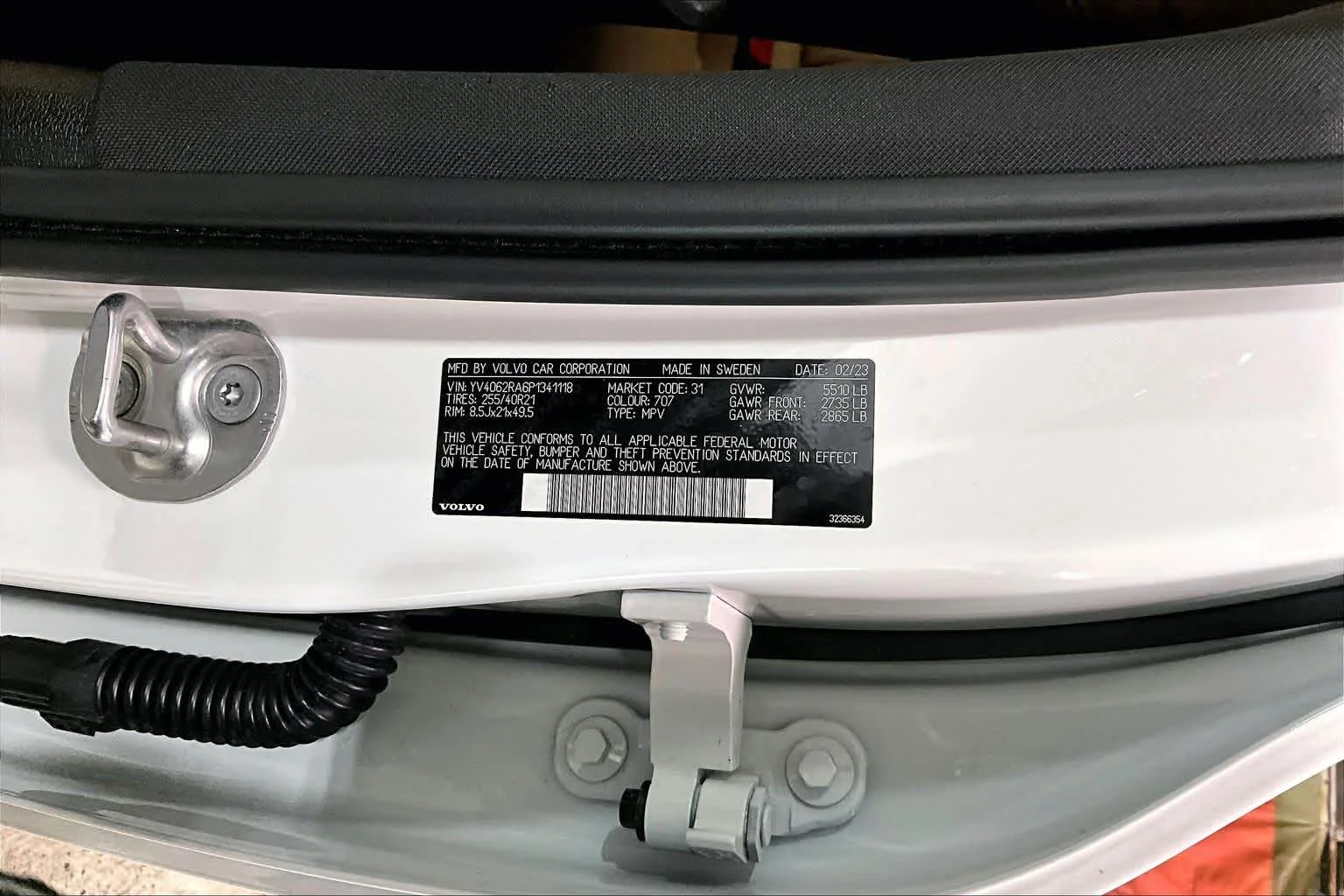 Used 2023 Crystal White Metallic Volvo Ultimate Bright Theme image 32