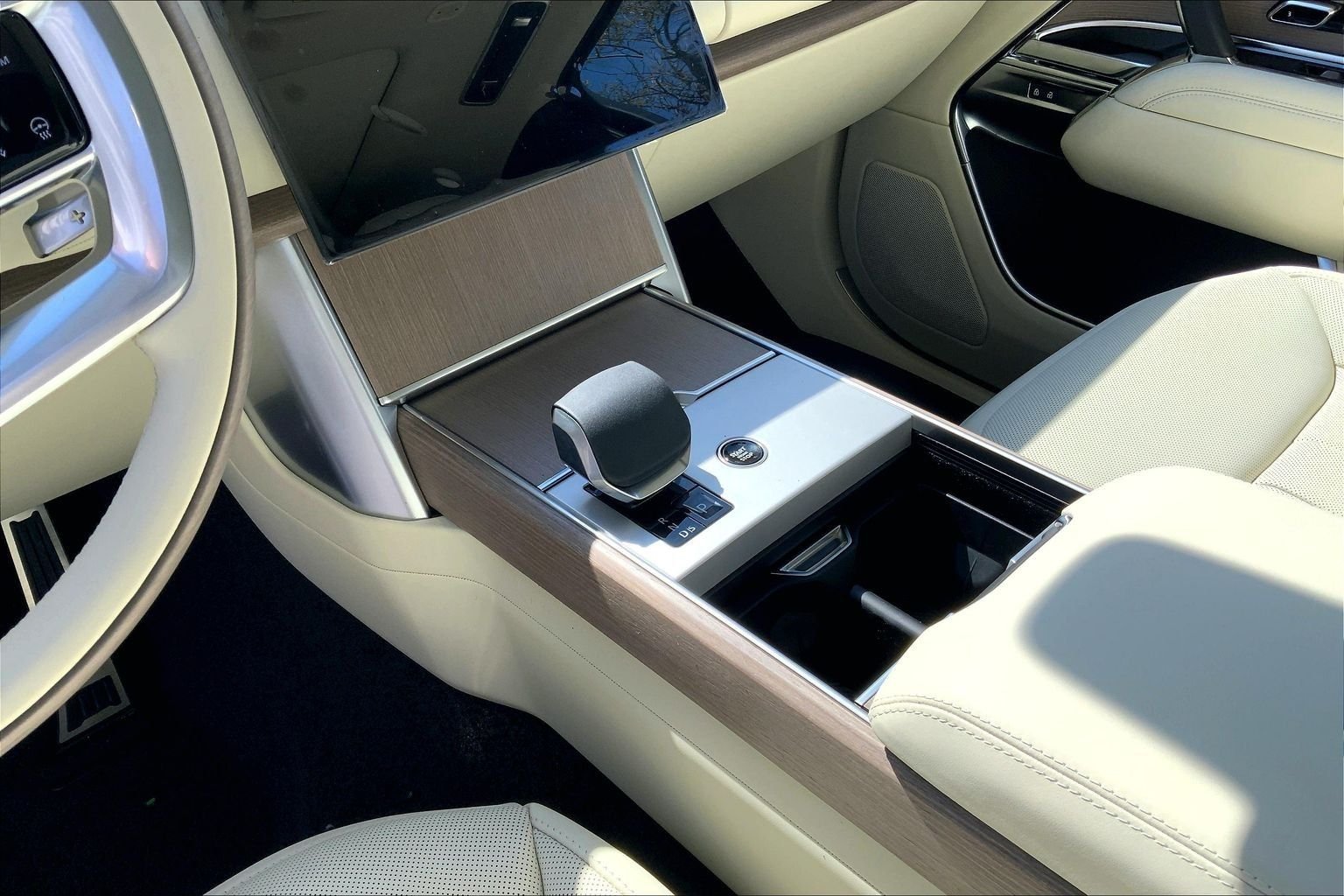 New 2026 Eiger Grey Land Rover SE 7 Seats image 7