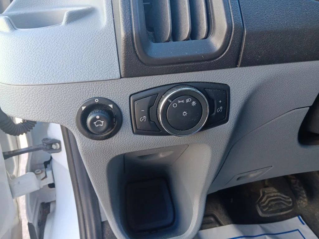 Used 2018 Oxford White Ford XLT image 16