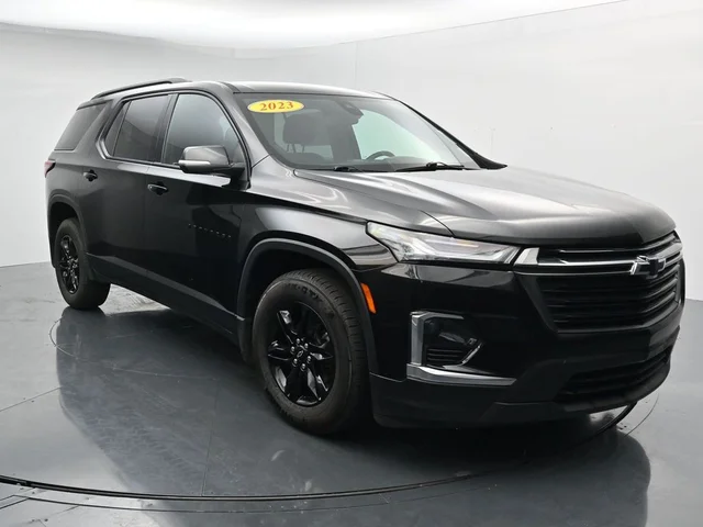 Used 2023 Chevrolet Traverse LT