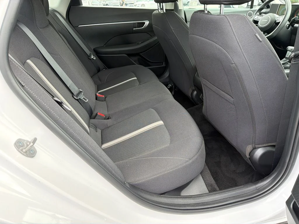Used 2025 White Hyundai SE image 15