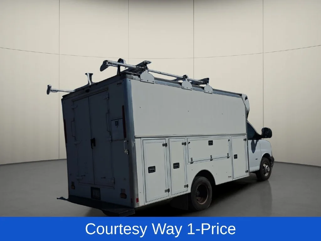 Used 2019 SUMMIT WHITE Chevrolet CUTWAY image 9