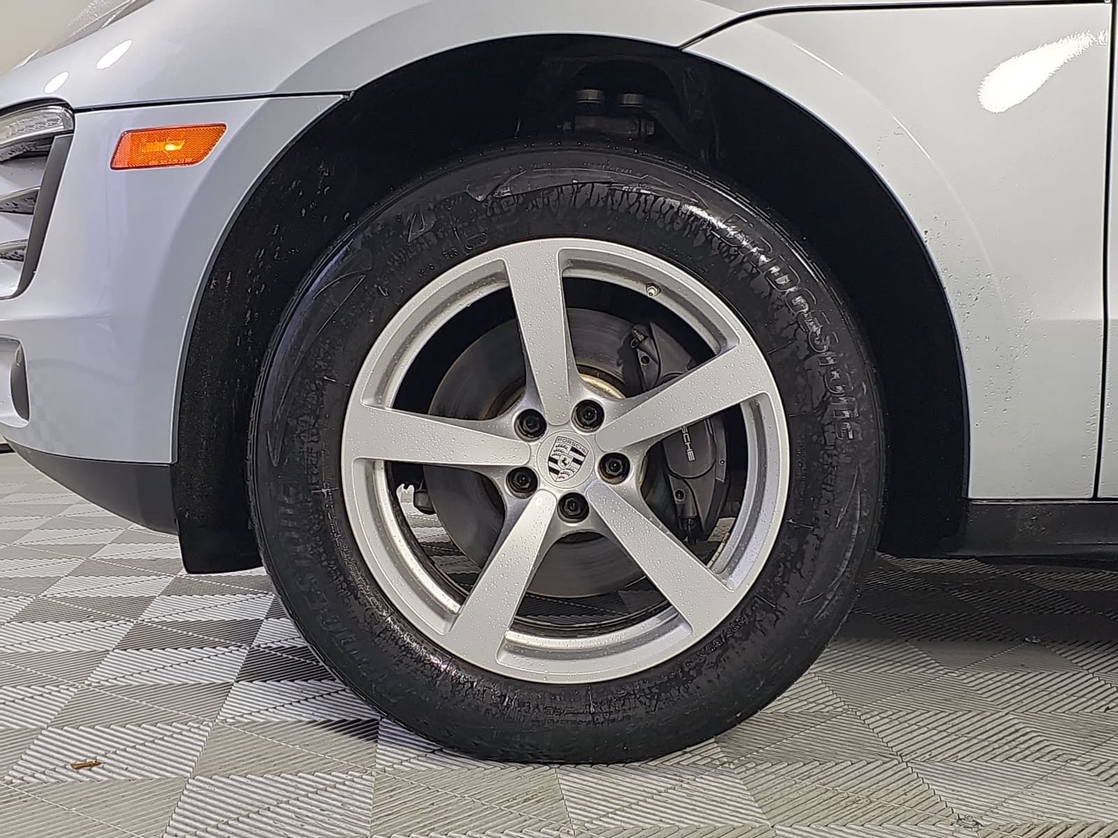 Used 2018 Silver Porsche  image 9