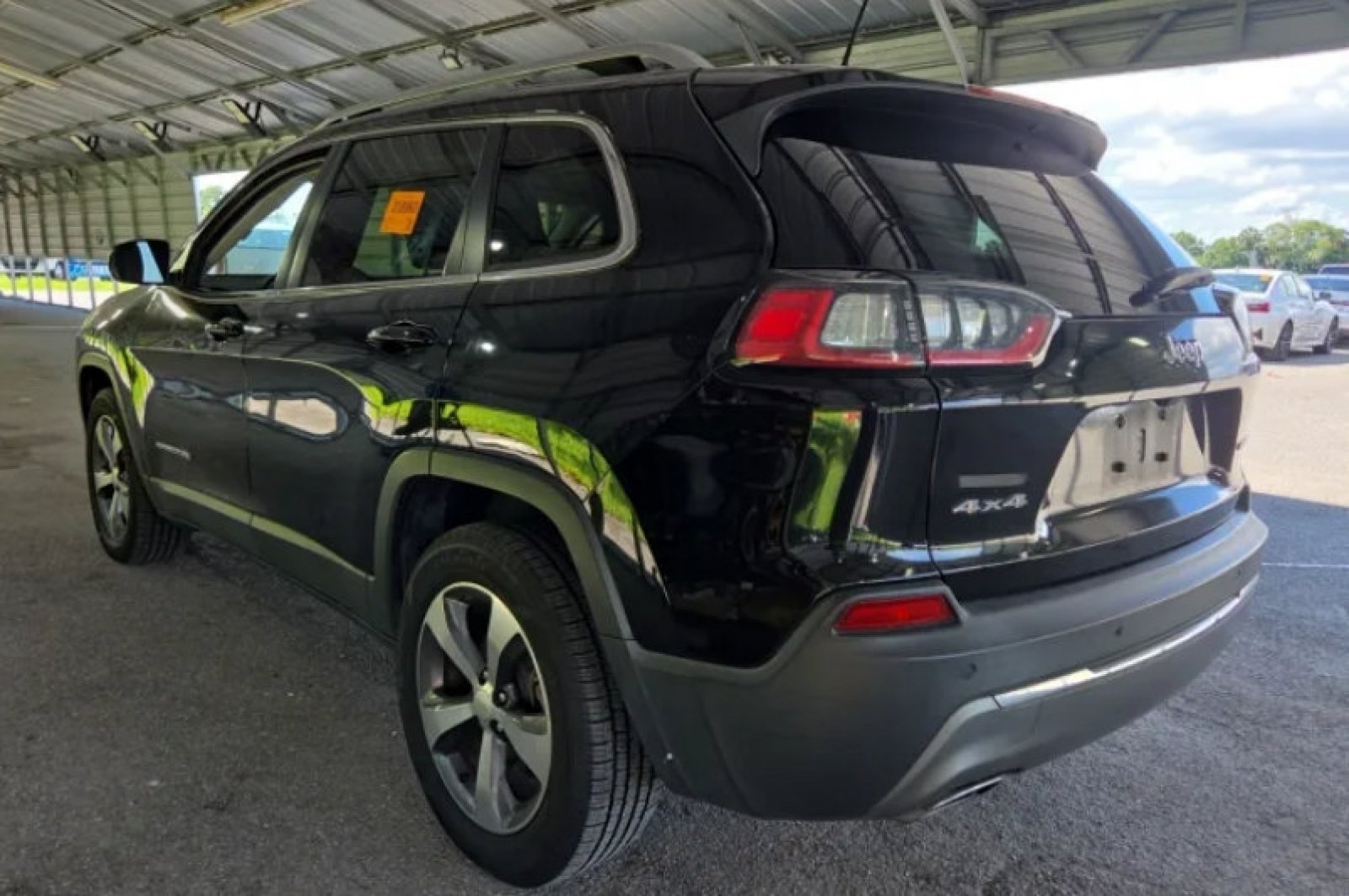 Used 2020 Diamond Black Crystal Pearlcoat Jeep Limited image 2