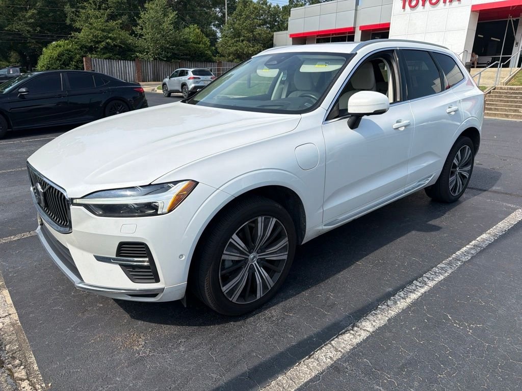 Used 2022 White Volvo T8 Inscription image 1