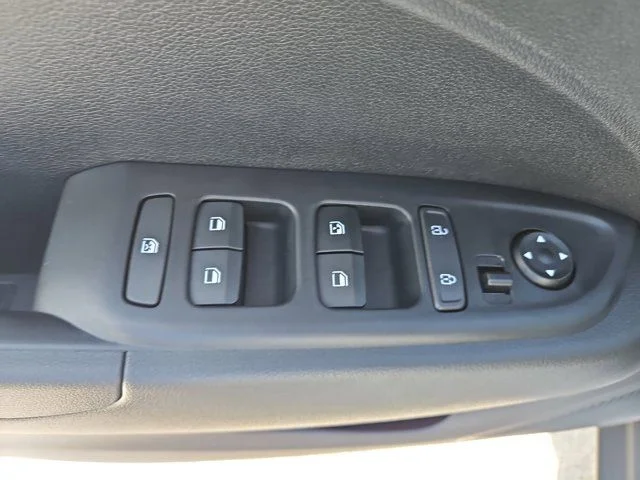 2025 Hyundai Venue SEL - Photo 16