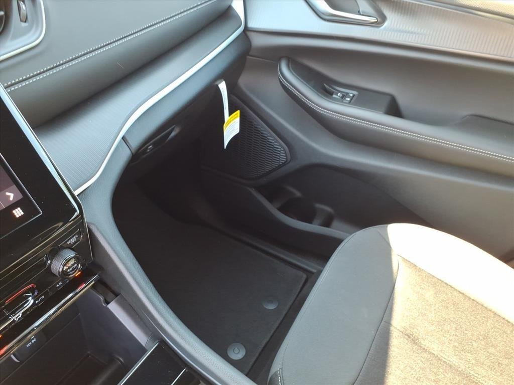 New 2026 Baltic Gray Metallic Clear-Coat Exterior Paint Jeep Laredo image 17