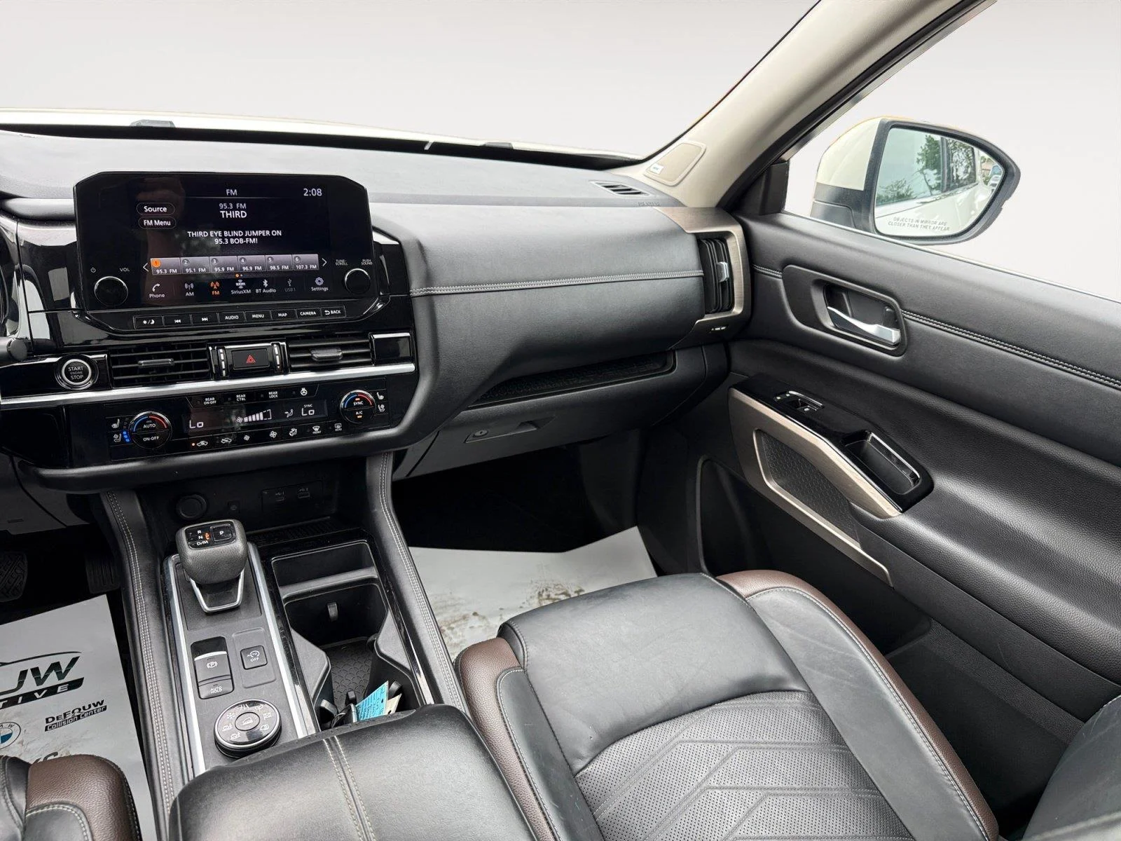Used 2023  Nissan Platinum image 12