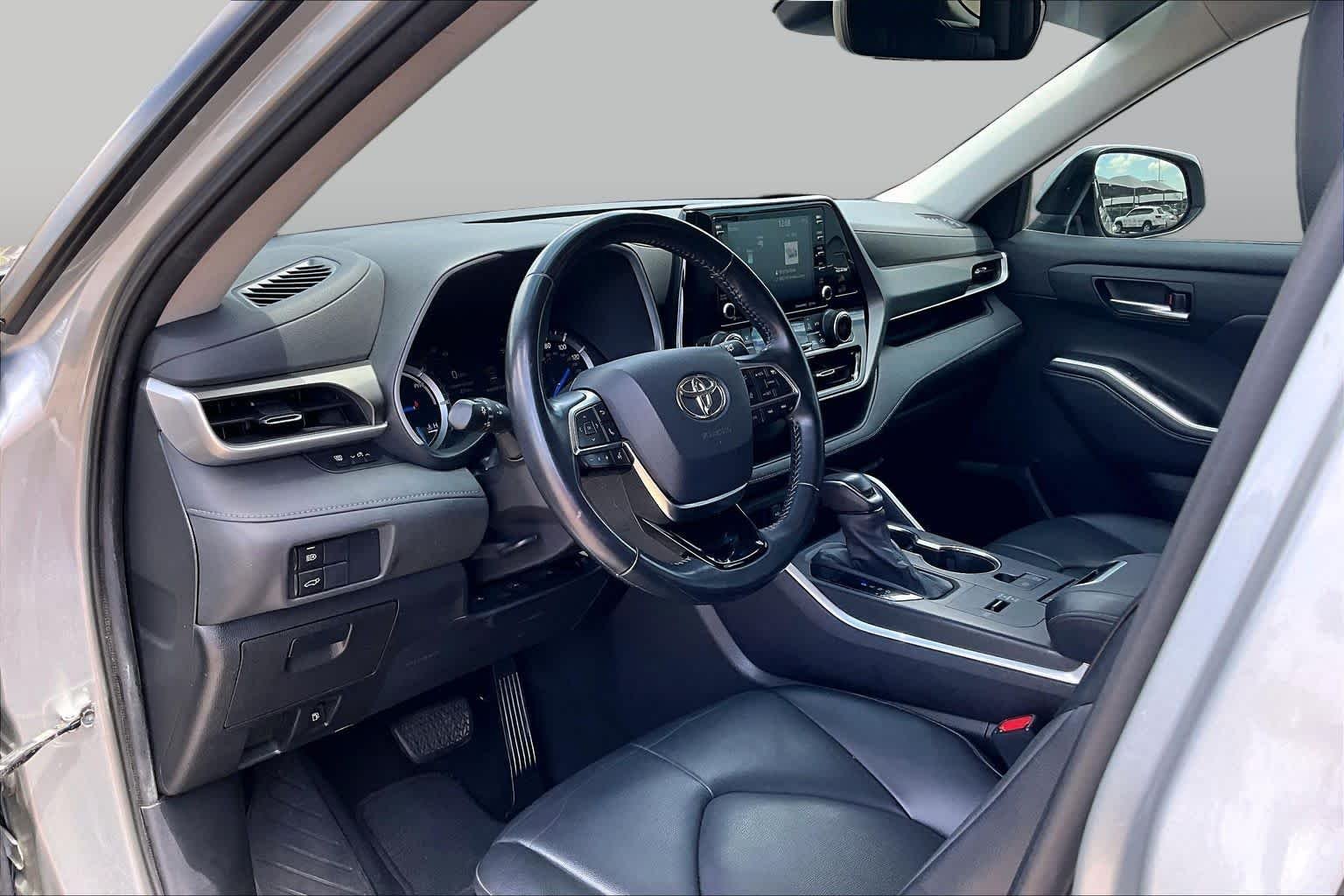 Used 2021 Celestial Silver Metallic Toyota Hybrid XLE image 17