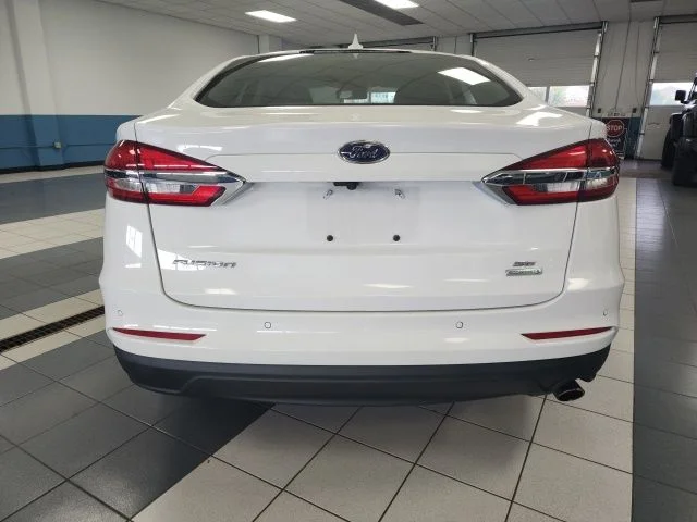 Used 2020 Oxford White Ford SE image 4