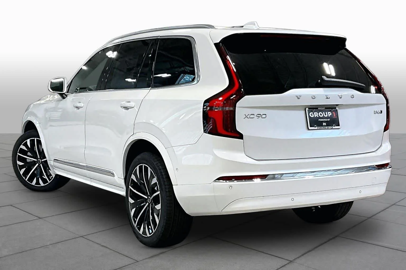 New 2026 Crystal White Volvo Ultra image 3