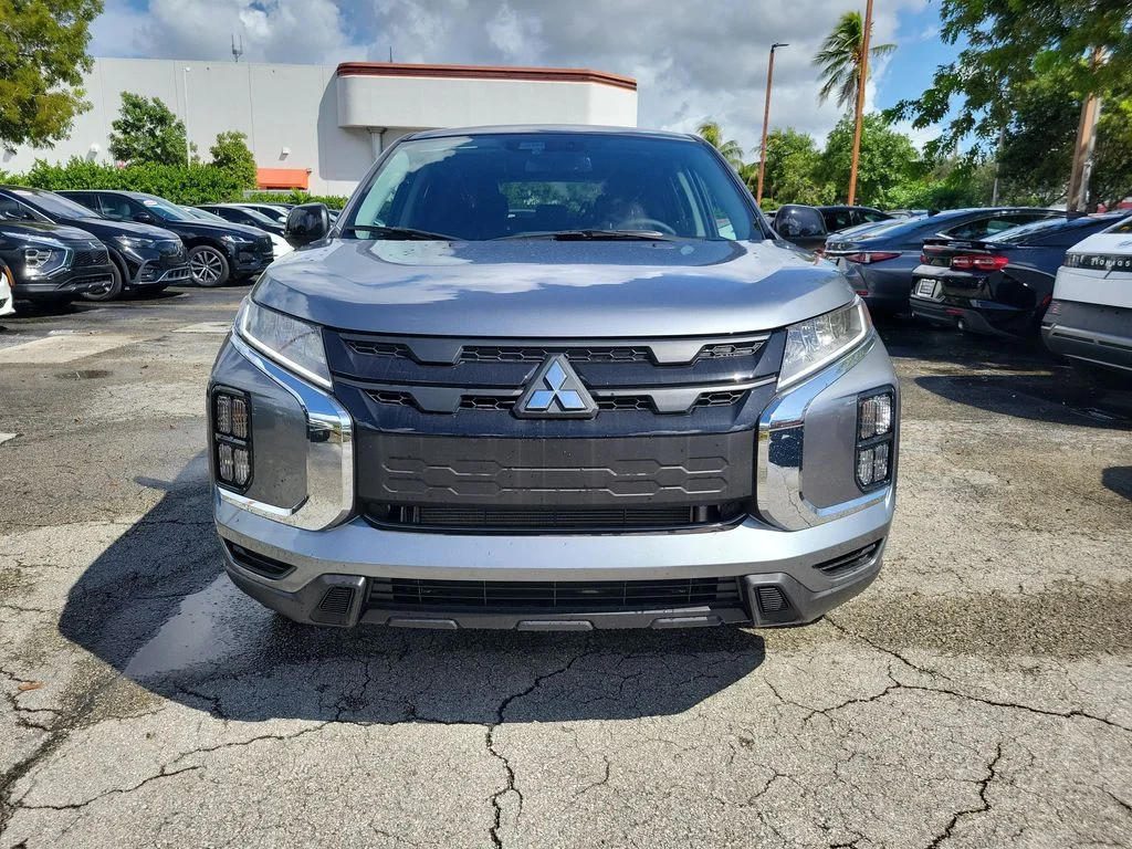 New 2027 MERCURY GRAY METALLIC Mitsubishi 2.0 LE AWC image 2