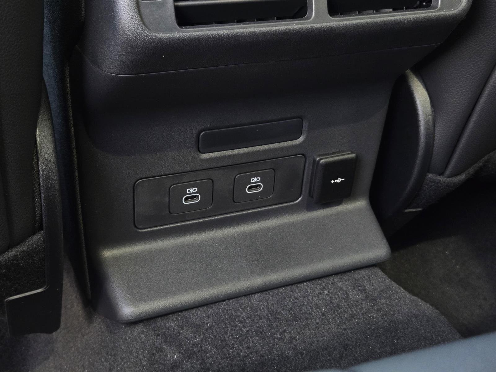 New 2025 Santorini Black Land Rover Dynamic SE image 34
