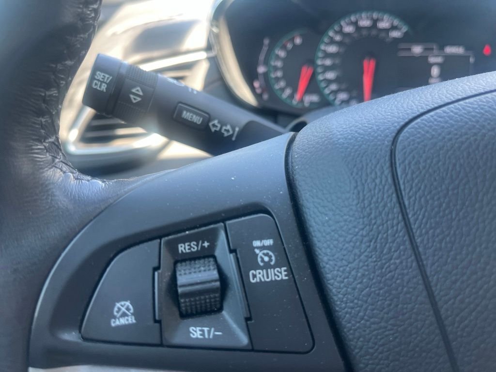 Used 2022 White Chevrolet LT image 13
