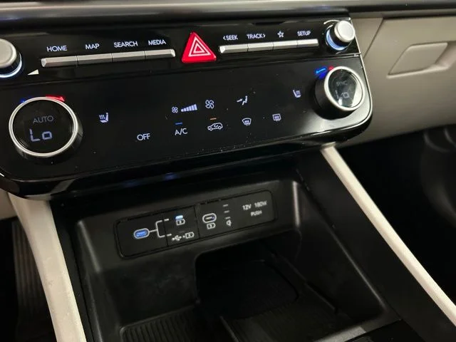 Used 2025 Black Hyundai SEL Convenience image 16