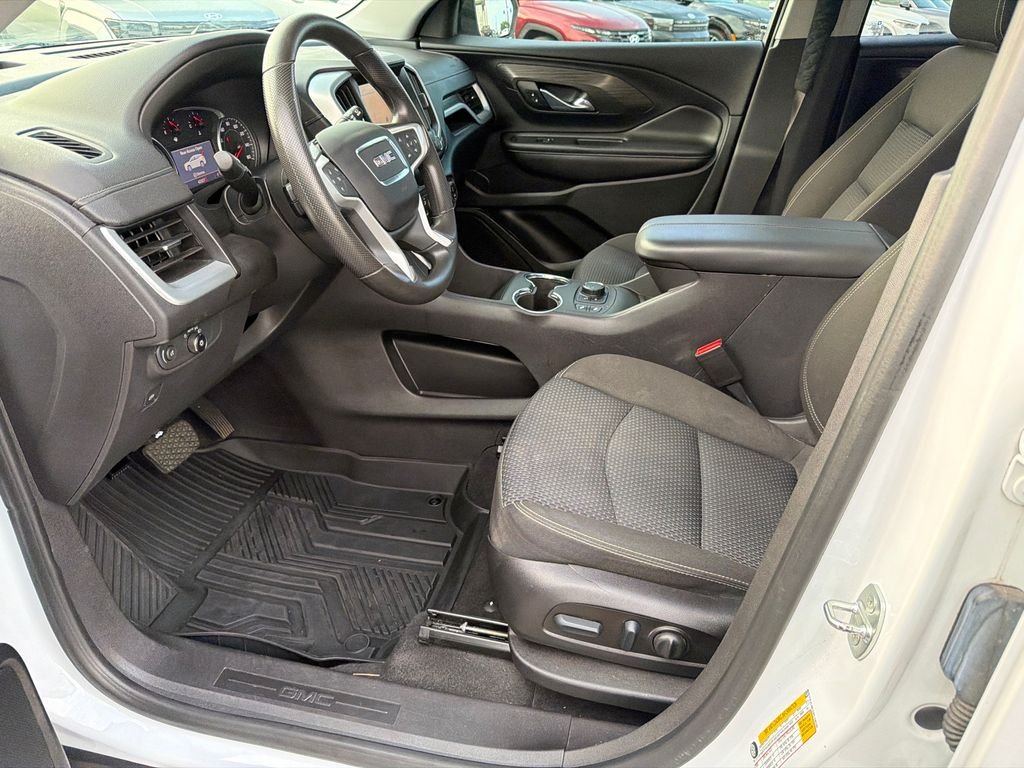 Used 2023 White GMC SLE image 9