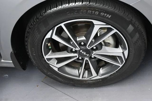 Used 2024 Gray Kia LXS image 28