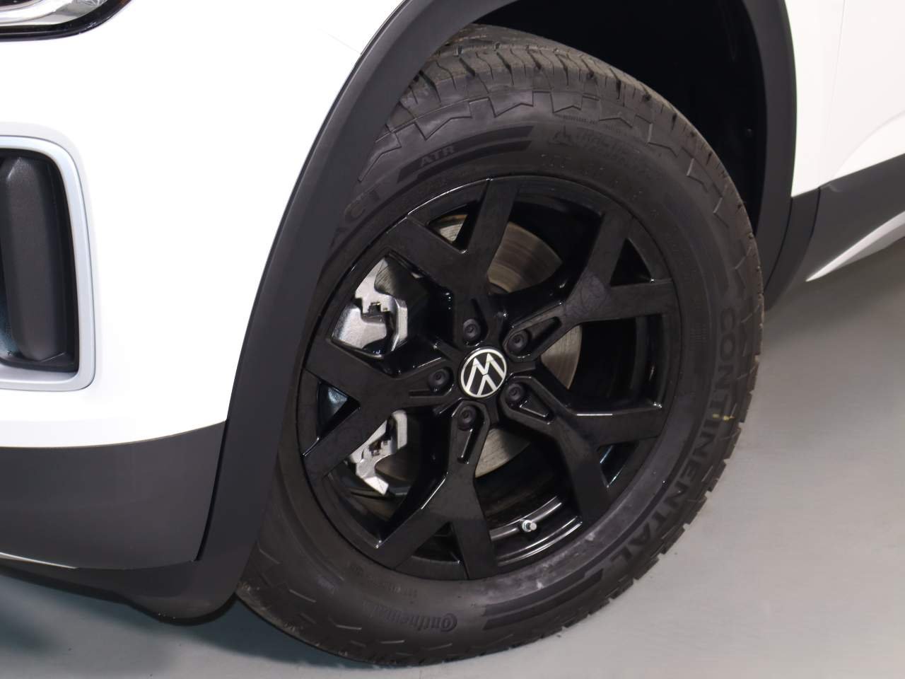 New 2026 OPAL WHITE PEARL Volkswagen Peak Edition 4Motion image 5