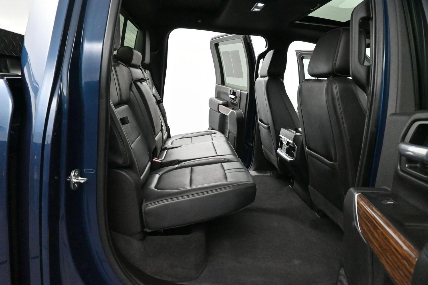 Used 2020 NORTHSKY BLUE METALLIC Chevrolet High Country image 33