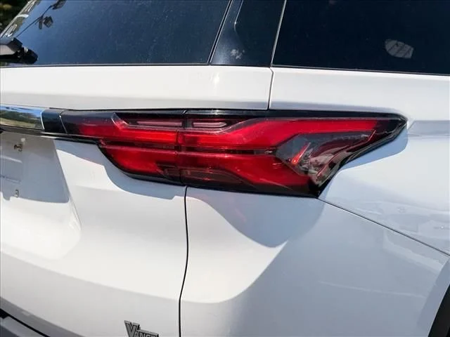 Used 2023 White Chevrolet LS image 11