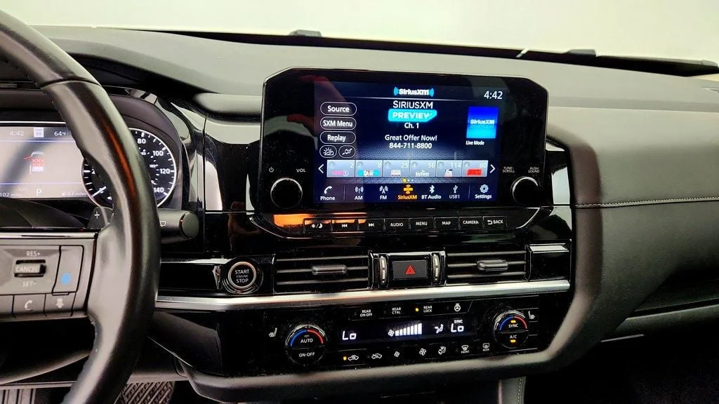 Used 2023 Pearl White Tricoat Nissan SL 4WD image 16
