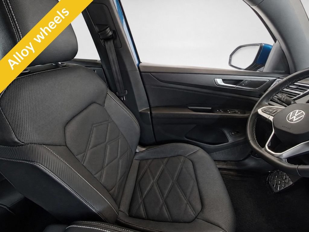 Used 2024 Blue Volkswagen 2.0T SE w/Technology image 17