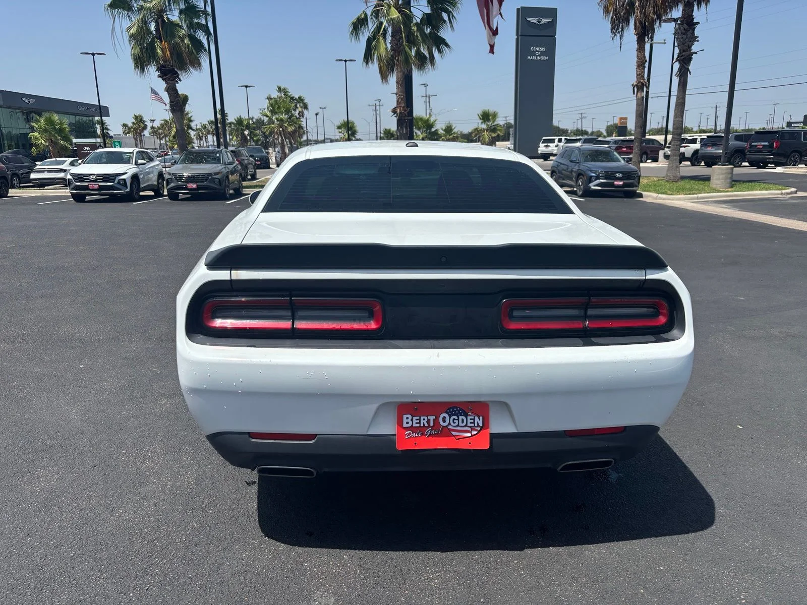 Used 2018 White Dodge SXT image 5