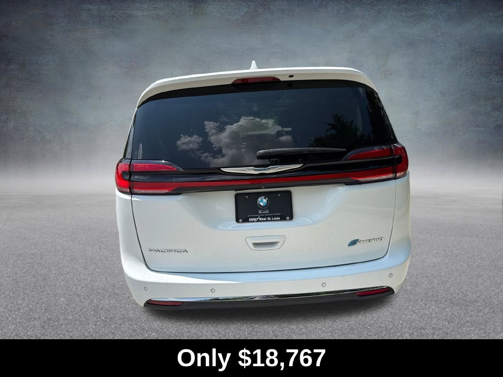 Used 2021 White Chrysler Limited image 4