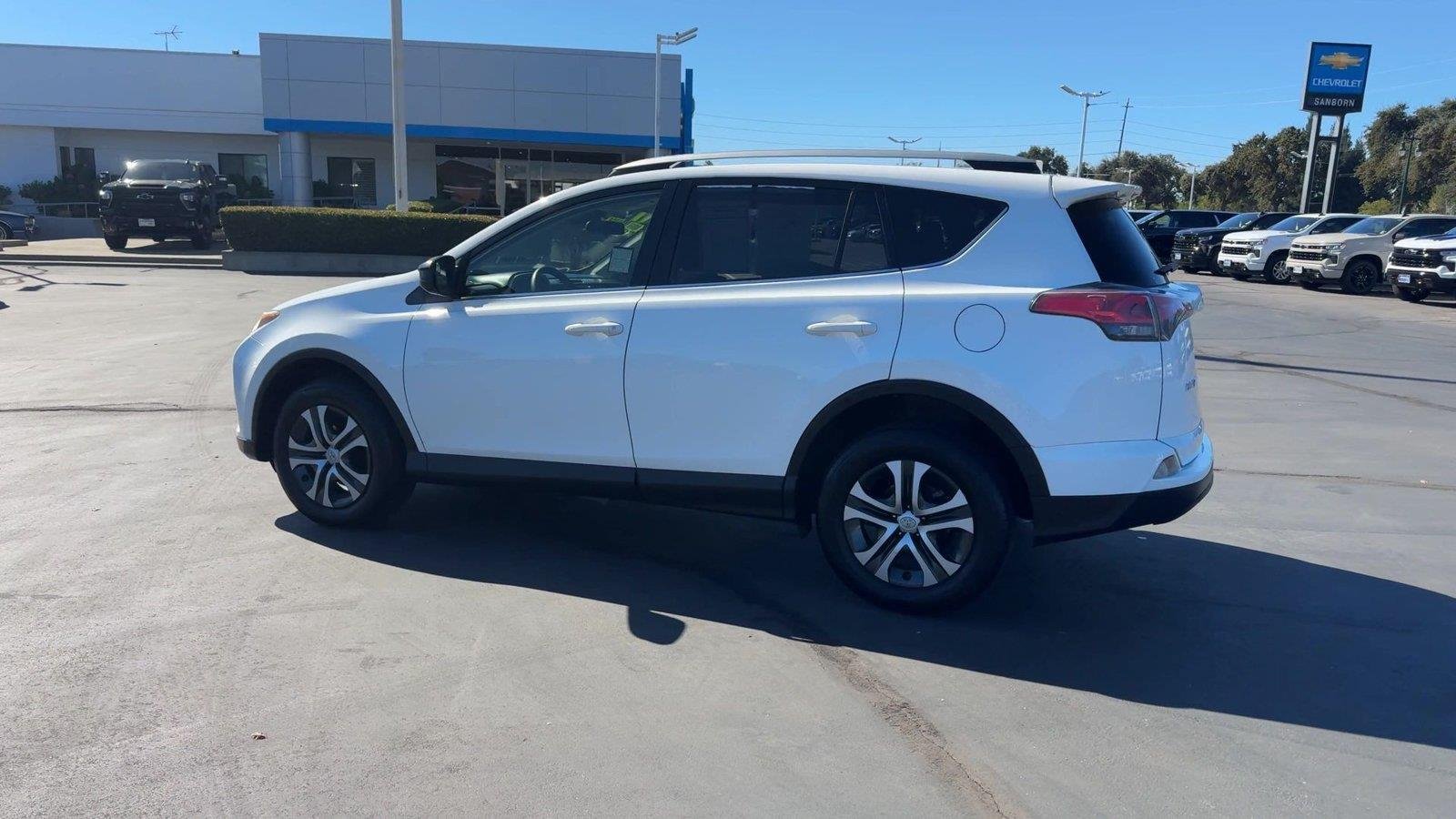 2017 Toyota RAV4 LE - Photo 8