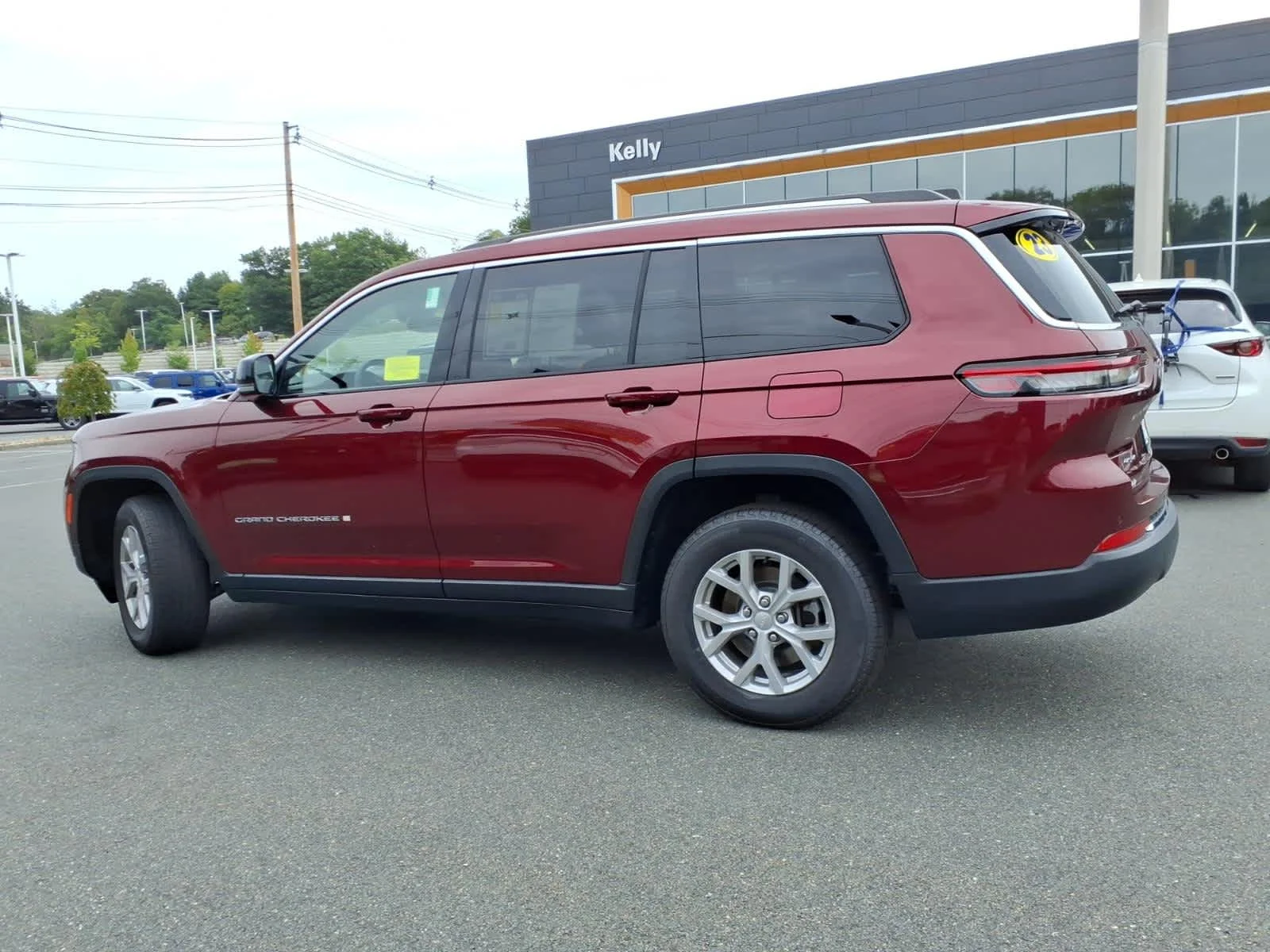 Used 2023 Velvet Red Pearlcoat Jeep Limited image 12