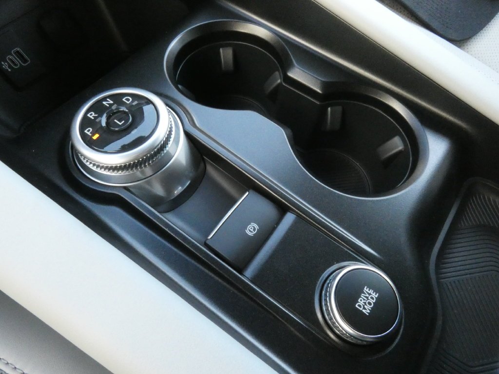 New 2027 Star White Metallic Tri-Coat Ford Platinum™ image 21